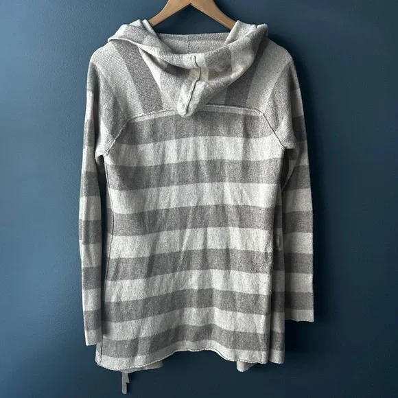 🩶 BANANA REPUBLIC women’s hooded cardigan size medium gray and tan stripes - Picture 3 of 11